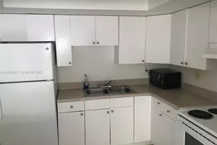 206 NE 3rd St, Hallandale Beach, FL 33009 - Photo 4