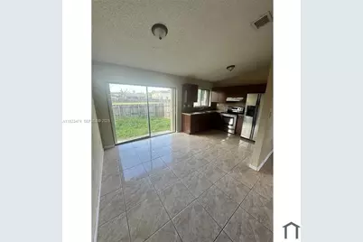 28120 SW 141st Pl #28120, Homestead, FL 33033 - Photo 4