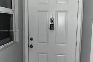 9421 Evergreen Pl, Davie, FL 33324 - Photo 2