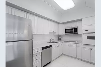 19370 E Collins Ave #625, Sunny Isles Beach, FL 33160 - Photo 6