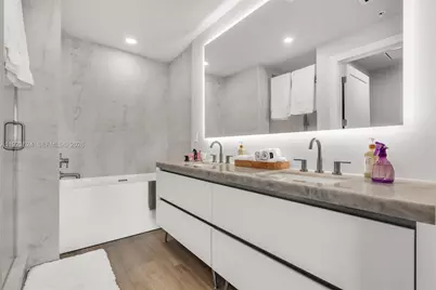 92 SW 3rd St #5204, Miami, FL 33130 - Photo 18