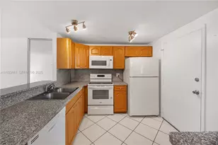 3550 NE 169th St, North Miami Beach, FL 33160 - Photo 22