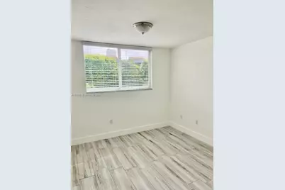 8050 NW 8th St #201, Miami, FL 33126 - Photo 8