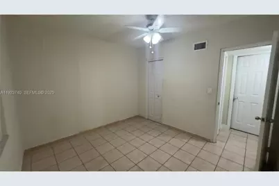 580 E 47th St, Hialeah, FL 33013 - Photo 8