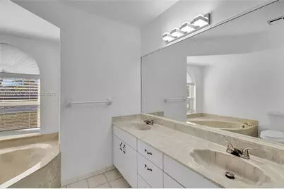 1321 SE Airoso Blvd, Port Saint Lucie, FL 34983 - Photo 14