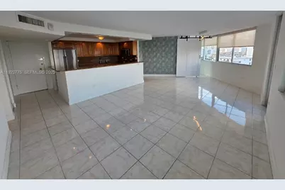 7135 Collins Ave #725, Miami Beach, FL 33141 - Photo 2