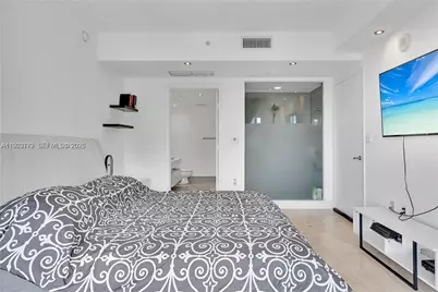 92 SW 3rd St #3602, Miami, FL 33130 - Photo 4
