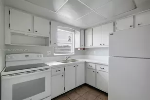 2854 E Crosley Dr E, West Palm Beach, FL 33415 - Photo 10