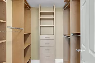 800 Claughton Island Dr, Miami, FL 33131 - Photo 18