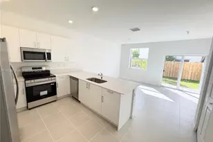 2620 SE 27th Dr, Homestead, FL 33035 - Photo 4