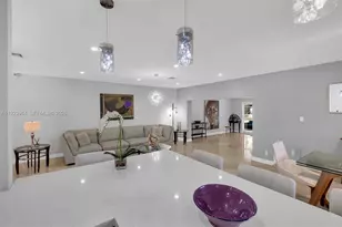 461 NE 115th St, Miami, FL 33161 - Photo 18