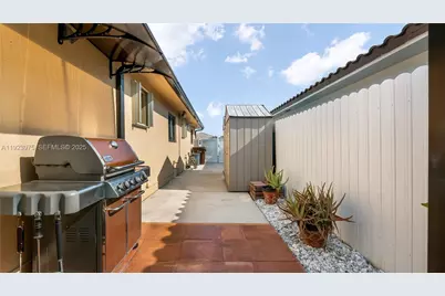 2549 W 72nd Pl, Hialeah, FL 33016 - Photo 44