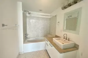 185 SW 7th St, Miami, FL 33130 - Photo 10