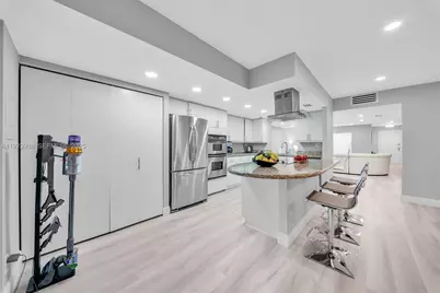 707 NE 27th Ave, Hallandale Beach, FL 33009 - Photo 6