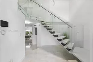 8740 NW 153rd Terrace, Miami Lakes, FL 33018 - Photo 6