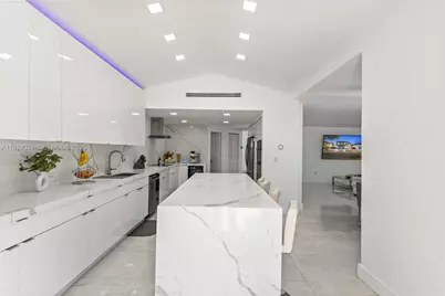 8740 NW 153rd Ter, Miami Lakes, FL 33018 - Photo 14