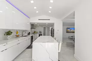 8740 NW 153rd Terrace, Miami Lakes, FL 33018 - Photo 14