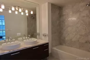 253 NE 2nd St, Miami, FL 33132 - Photo 14