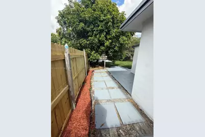 4411 NW 34th St, Lauderdale Lakes, FL 33319 - Photo 28