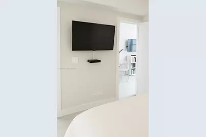 2301 Collins Ave #636, Miami Beach, FL 33139 - Photo 10