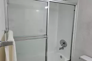 4550 NW 9th St, Miami, FL 33126 - Photo 8