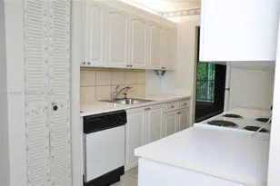 13000 SW 15th Ct, Pembroke Pines, FL 33027 - Photo 4