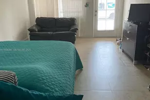 635 8th St, Miami Beach, FL 33139 - Photo 2