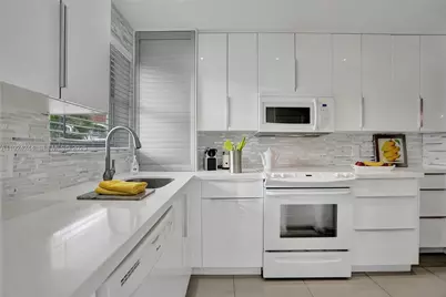 580 Egret Dr #220, Hallandale Beach, FL 33009 - Photo 4