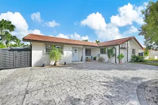 31 NW 133rd Pl, Miami, FL 33182 - Photo 2