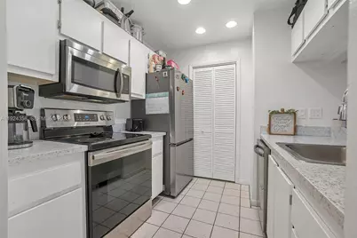 2682 N Nob Hill Rd, Sunrise, FL 33322 - Photo 8