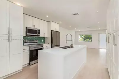 1421 NE 30th Ct #1412, Oakland Park, FL 33334 - Photo 4