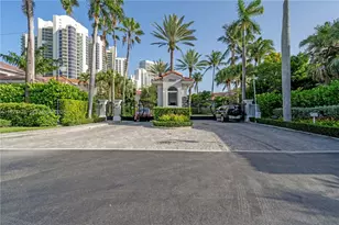 3942 194th Ln, Sunny Isles Beach, FL 33160 - Photo 32