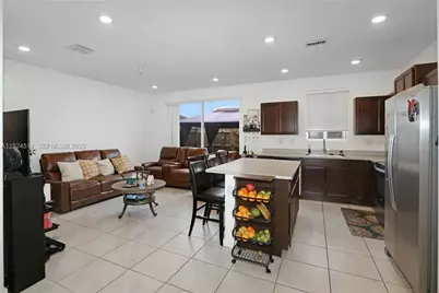 1052 SE 23rd Ave, Homestead, FL 33035 - Photo 6