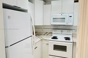 1471 W 43rd Pl, Hialeah, FL 33012 - Photo 6