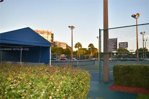 1100 St Charles Pl, Pembroke Pines, FL 33026 - Photo 24