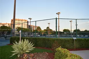 1100 St Charles Pl, Pembroke Pines, FL 33026 - Photo 26