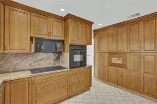 2371 NE 193rd St, Miami, FL 33180 - Photo 22