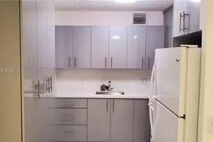 400 SW 134th Way, Pembroke Pines, FL 33027 - Photo 2