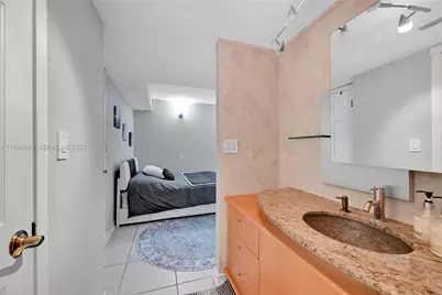 6039 Collins Ave #621, Miami Beach, FL 33140 - Photo 26