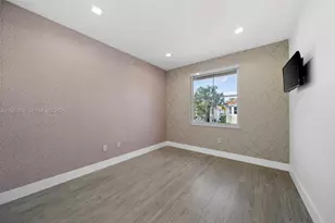 1549 Breakwater Terrace, Hollywood, FL 33019 - Photo 16