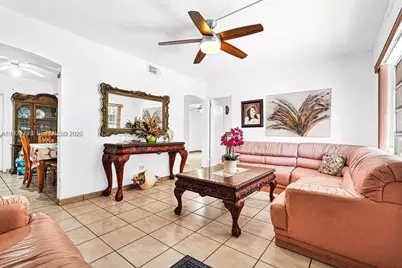 911 E 9th Pl, Hialeah, FL 33010 - Photo 16