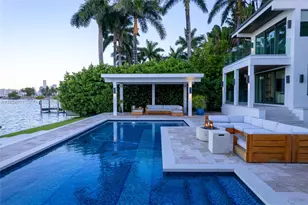 327 E Rivo Alto Dr, Miami Beach, FL 33139 - Photo 2