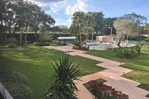 900 St Charles Pl, Pembroke Pines, FL 33026 - Photo 26