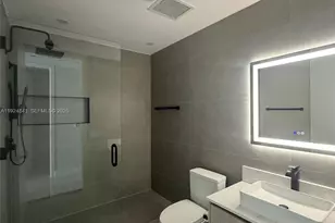 1100 Biscayne Blvd, Miami, FL 33132 - Photo 14