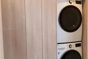 1100 Biscayne Blvd, Miami, FL 33132 - Photo 12