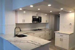 905 Brickell Bay Dr, Miami, FL 33131 - Photo 2