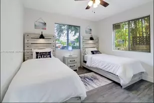 470 NE 110th St, Miami, FL 33161 - Photo 14