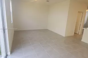 2602 SE 11th St, Homestead, FL 33035 - Photo 2