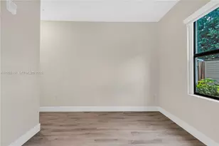8151 NW 104th Ave, Doral, FL 33178 - Photo 18