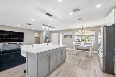 8831 NW 11th St, Pembroke Pines, FL 33024 - Photo 10